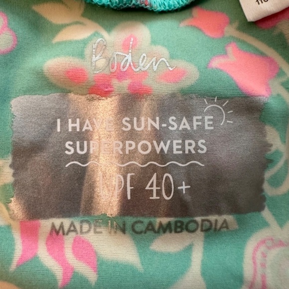 Boden Lot of 2 Rash guards Girls Size 4-5Y UPF40+ Beach Pool Swim Lessons PE - Picture 6 of 15